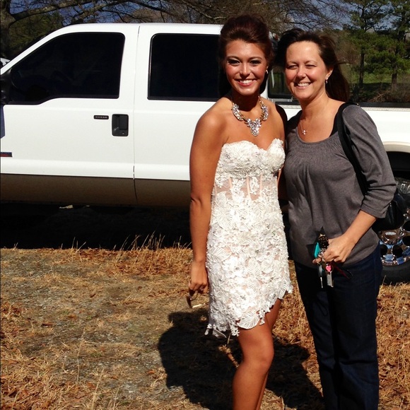 Formal gown - Picture 4 of 4